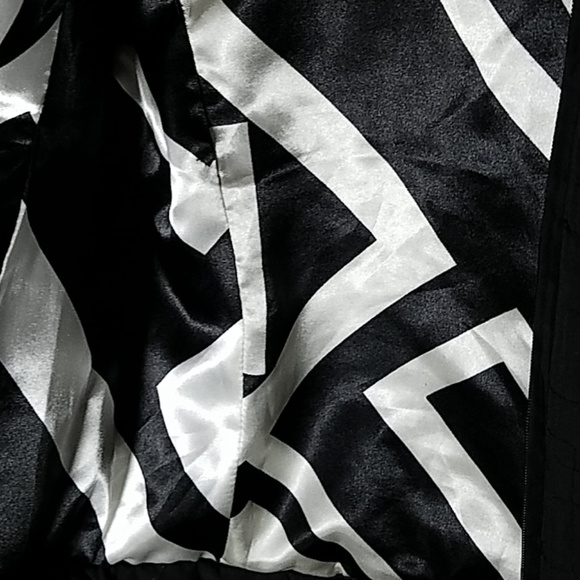 Luii Quilted Coat Medium With Blk/Wht Lining - Picture 7 of 8